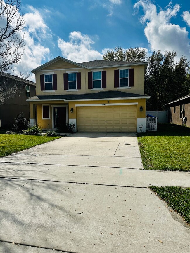 Building Photo - Tavares 4 Bedroom, 2.5 Bath Home