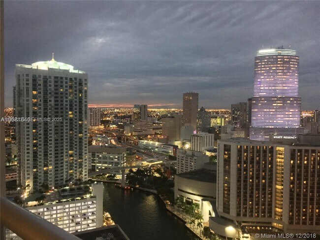 Building Photo - 475 Brickell Ave