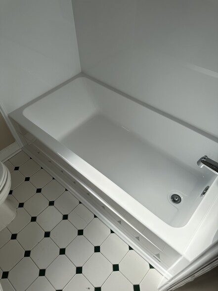 New Tub - 2147 Eldred Ave