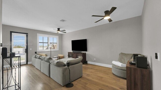 Building Photo - 9595 Town Parc Cir N