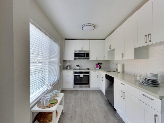 Building Photo - 245 Lee Street