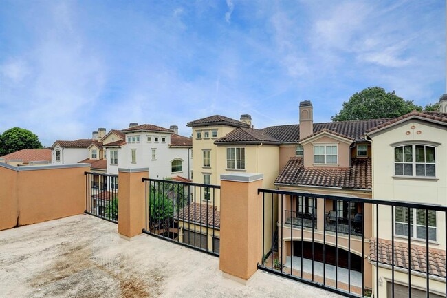 Building Photo - 7 Laurelwood Dr