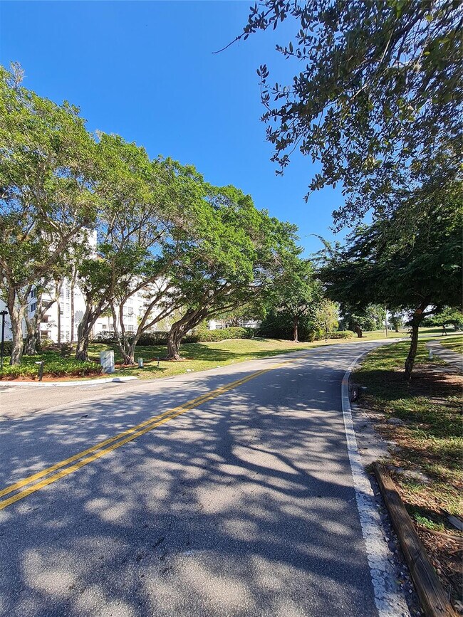 Building Photo - 6911 Environ Blvd