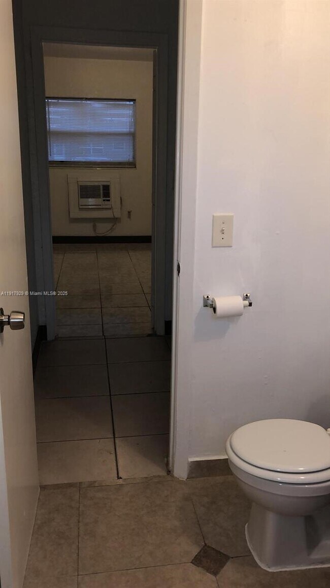 Building Photo - 1995 NE 167th St