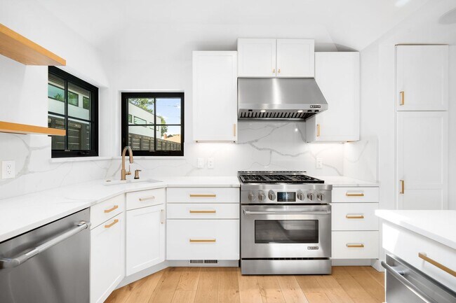 Building Photo - LUX 3BD, 2BA Belcaro Home with 2-Car Garage