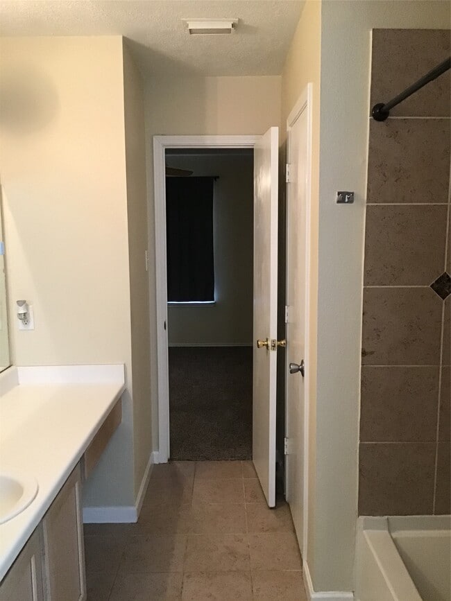 Building Photo - 11802 Sunny Stream Dr