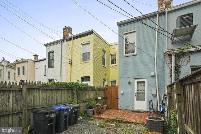 Building Photo - 830 New Hampshire Ave NW