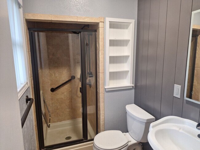 Building Photo - 3BR/2BA Home with Private Yard in Crowley