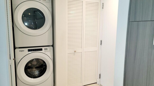 Building Photo - 5350 NW 84th Ave