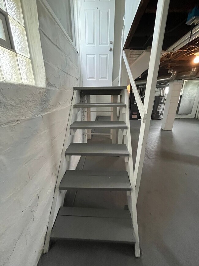 Building Photo - Old Brooklyn Area - 3 Bedroom Single Famil...