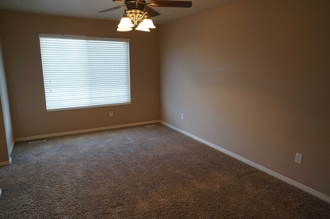 Building Photo - 944 Longleaf Dr