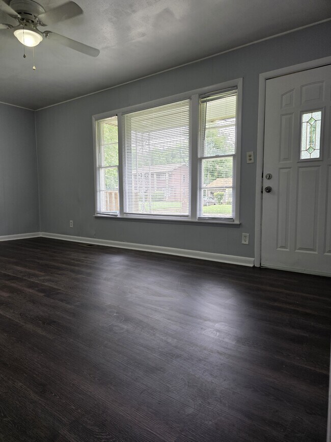 Building Photo - 3607 Inglewood Dr NW