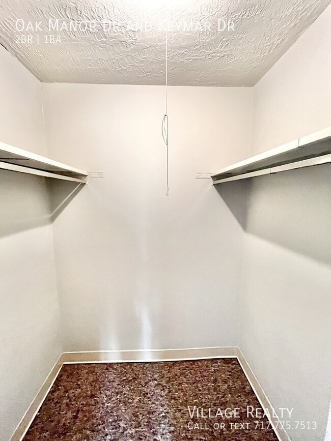 Building Photo - 230 Oak Manor Dr