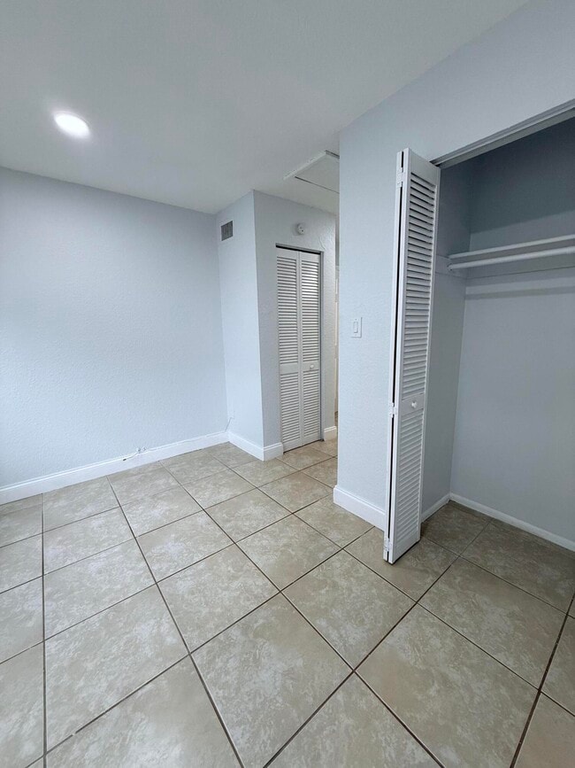 Building Photo - 9640 Oakburst Ln