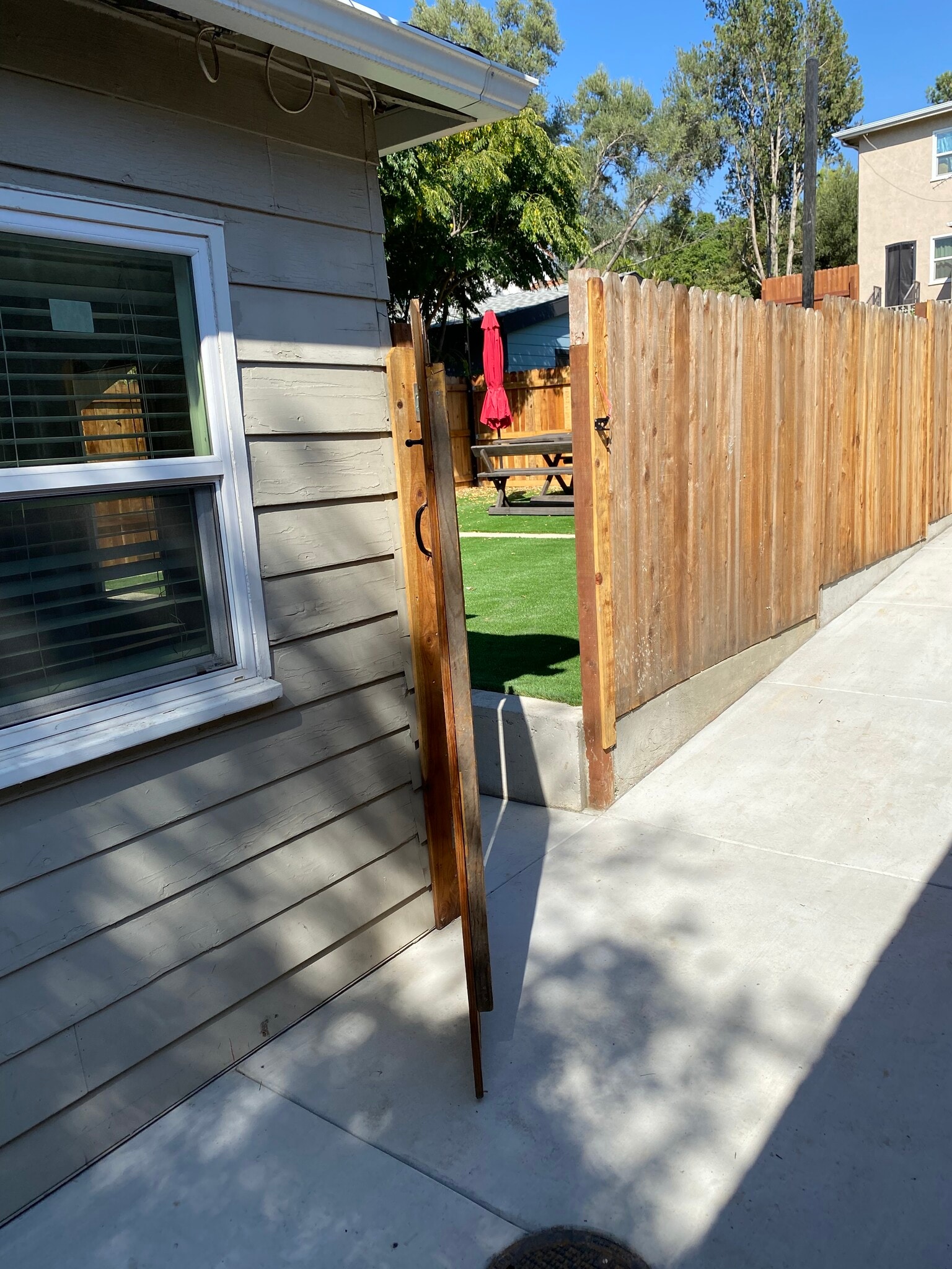 Entrance to Back Yard from Side Entrance - 2823 Hermosa Ave