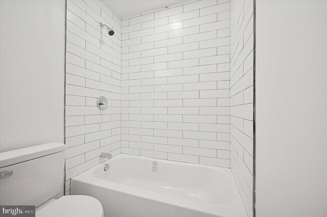 Building Photo - 4926 W Thompson St