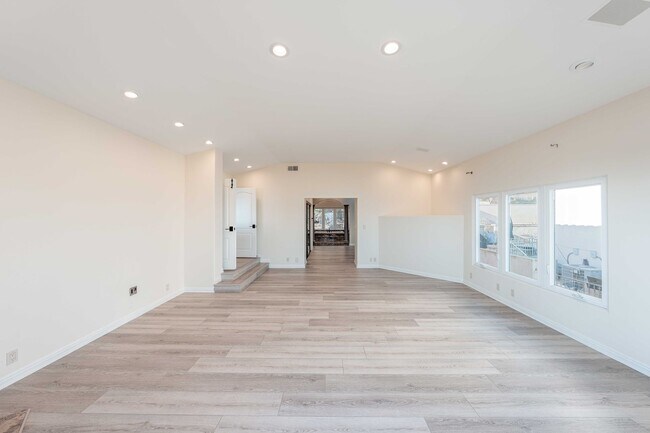 Building Photo - 3355 Palo Vista Dr