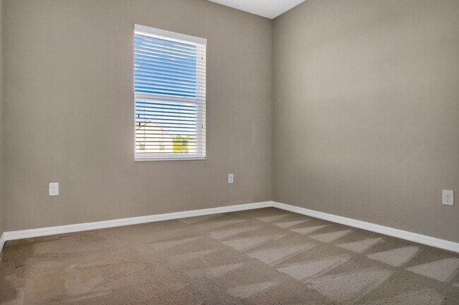 Building Photo - AVAILABLE NOW! 3/2.5/2 townhome close to H...