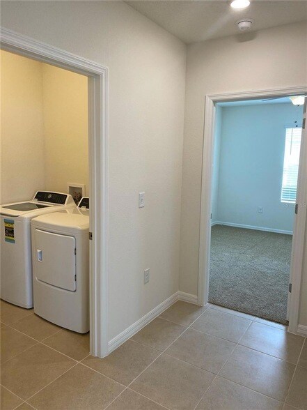 Building Photo - 2961 NE 43rd Rd