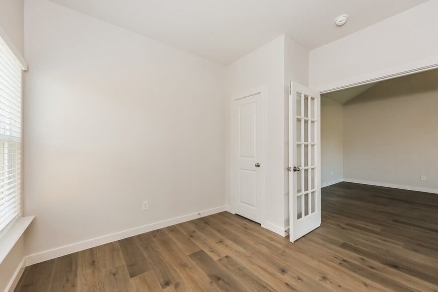 Building Photo - 309 Julian Davis Dr