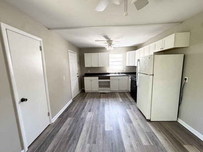 Building Photo - 106 National Ave