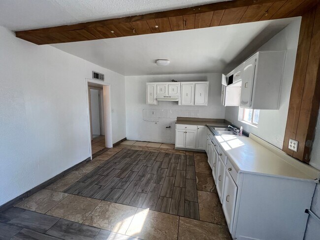 Building Photo - 129 Tassie Way