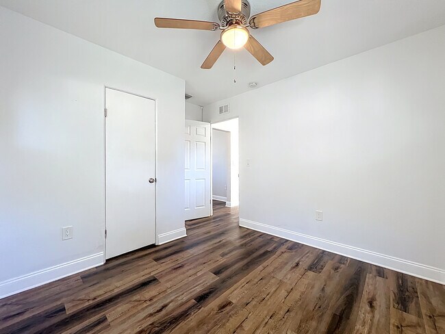 Building Photo - 742 E Church Ave