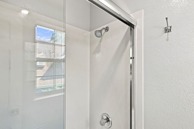 Building Photo - 749 Glenborough Dr