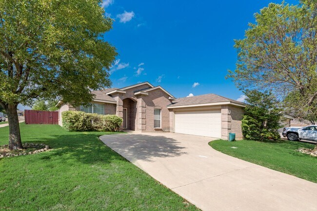 Building Photo - Updated 3-2-2 Ranch in McKamy Evers (North Denton)