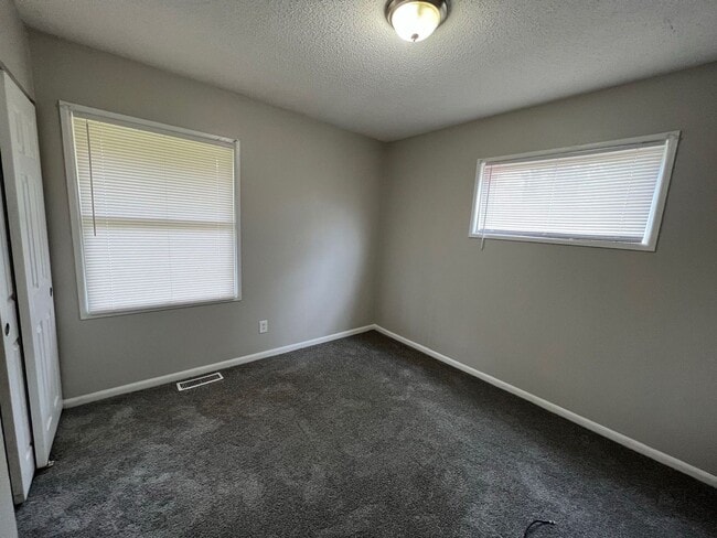 Building Photo - Cozy 3 Bed, 1 Bath Home!