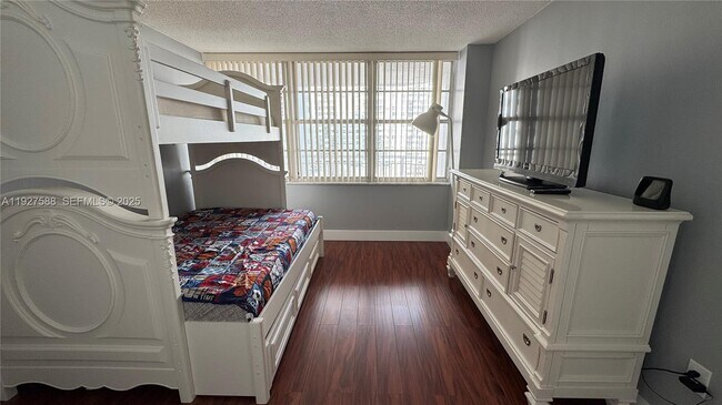 Building Photo - 18071 Biscayne Blvd