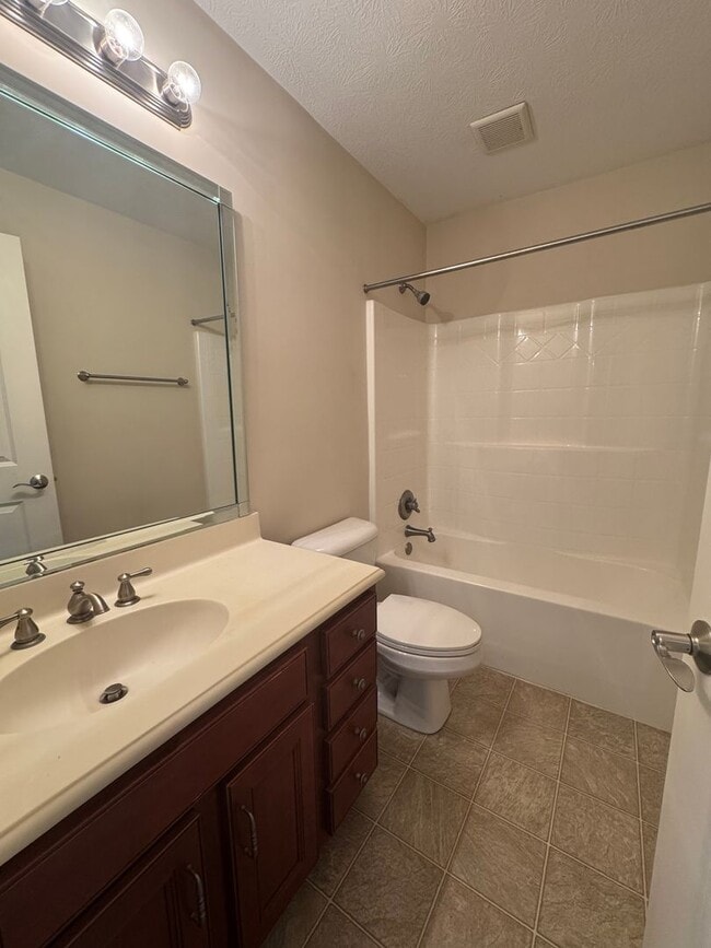 Building Photo - 581 Beehler Dr
