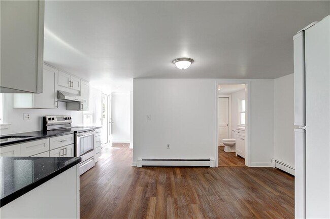 Building Photo - 44 Paquins Ln