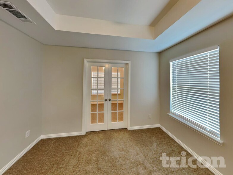 Building Photo - 100 Palomino Dr