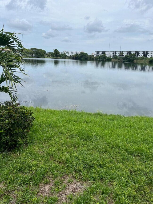 Building Photo - 285 NE 191st St