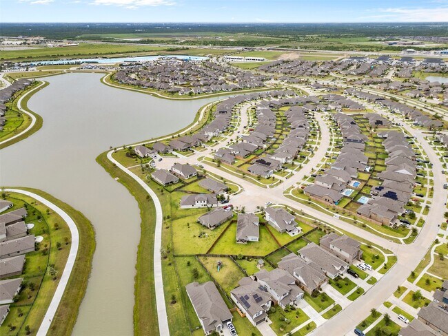 Building Photo - 2405 Bayrose Dr