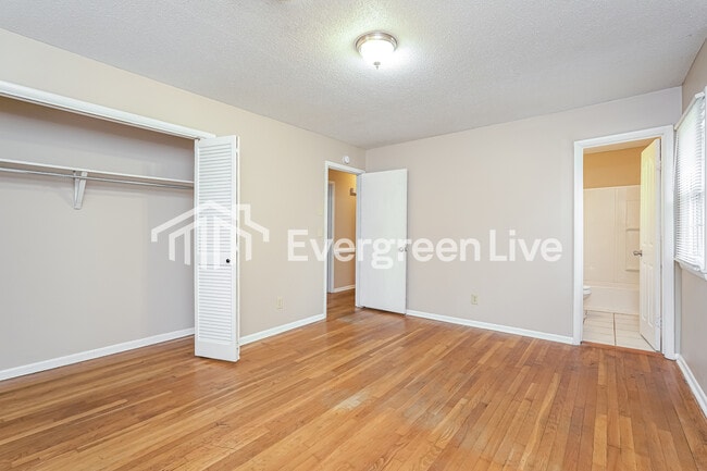 Building Photo - 118 Peachtree Ln