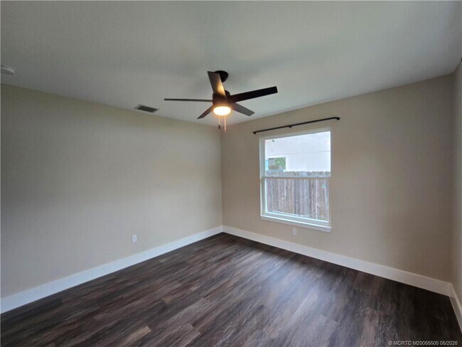 Building Photo - 5968 SE Avalon Dr