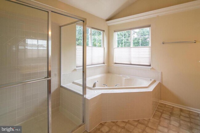 Building Photo - 3018 Desert Palm Ct