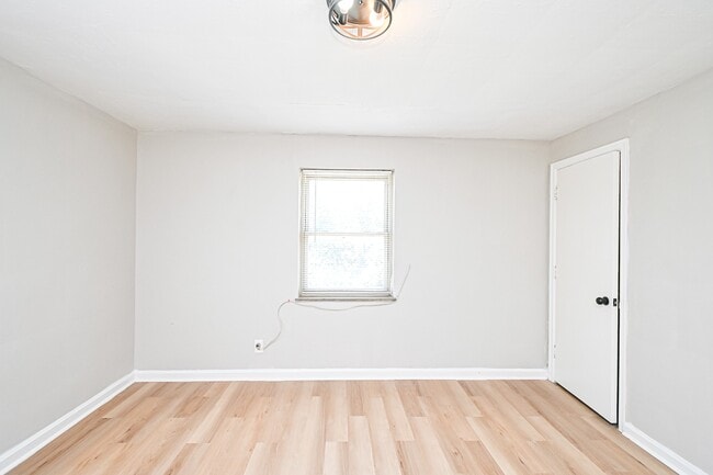 Building Photo - 7139 Eastlawn Dr