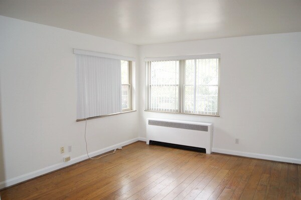 Building Photo - 4022 Paxton Ave