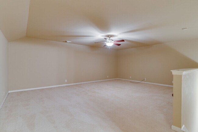 Building Photo - Beautiful 2-Bed, 2.5-Bath Townhouse in Har...