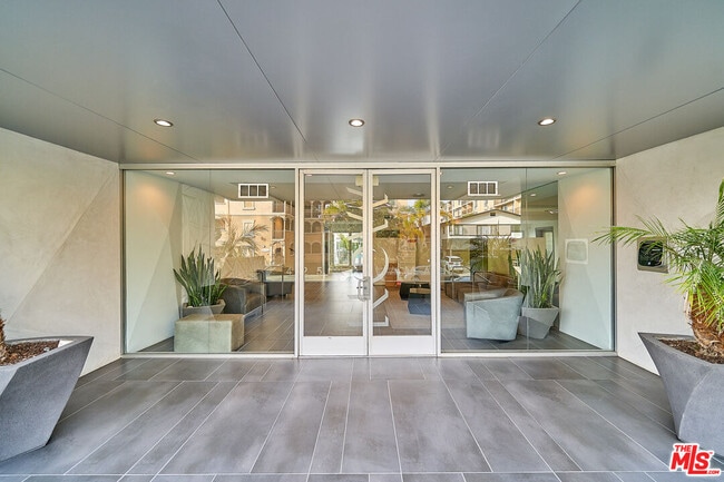 Building Photo - 425 S Willaman Dr