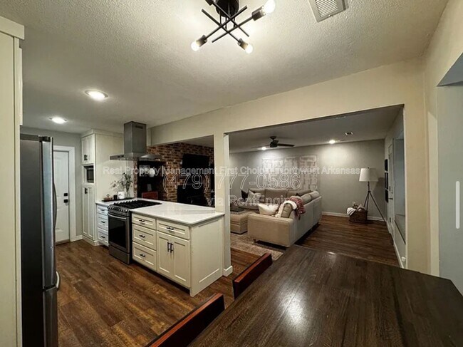 Building Photo - 1739 Creek Ct