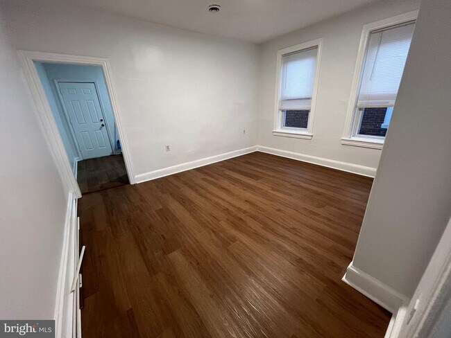 Building Photo - 121 S 55th St