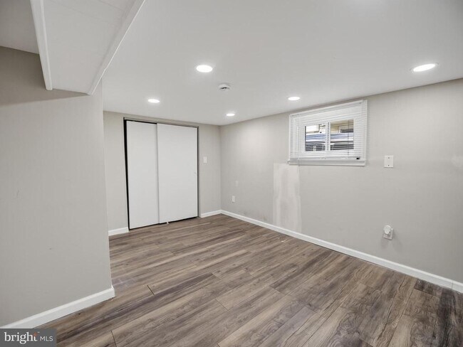 Building Photo - 6008 Addison Rd