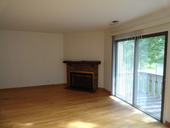 Building Photo - 686 Scanlon Dr