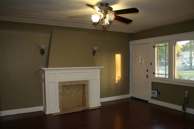 Building Photo - 4003 3rd St