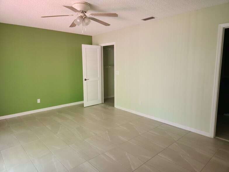 master bedroom - 1580 39th Ave