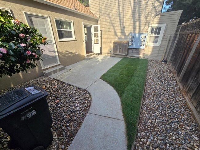 Building Photo - 1218 Bellevue Ave